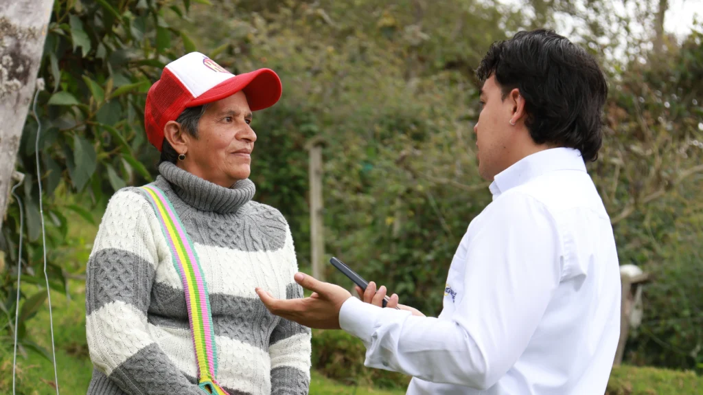Fotografía entrevista a Teresa Devia Rave, representante legal de ASOAMAR