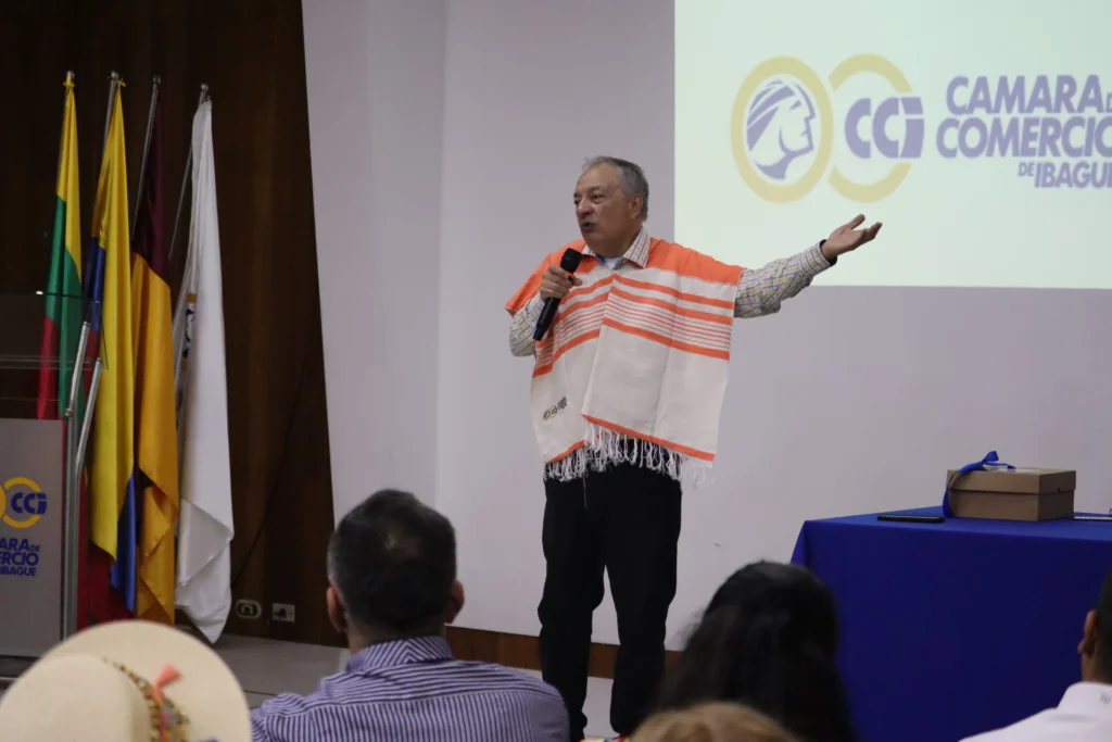 Jorge Duque Linares en el auditorio principal de la CCI