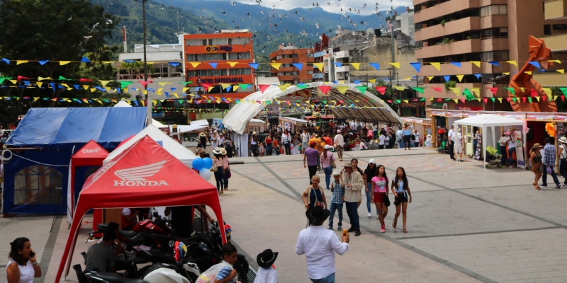 Fotografía referente a feria comercial