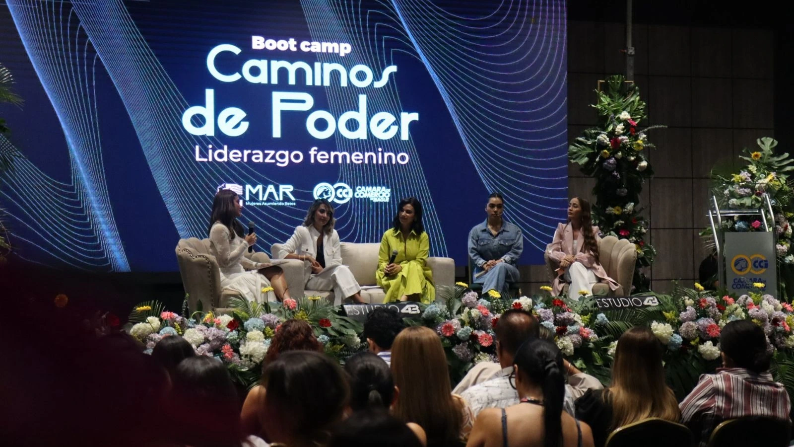 Fotografía Bootcamp Caminos de Poder 2025 conversatorio empresarias Ibagué