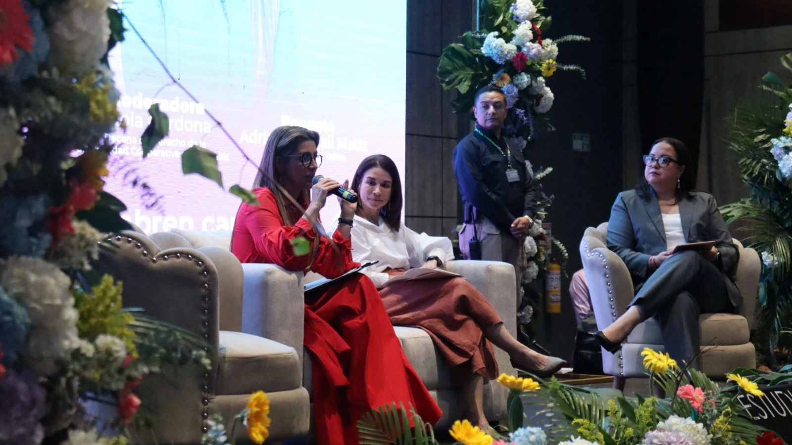 Fotografía Bootcamp Caminos de Poder 2025 conversatorio mujeres