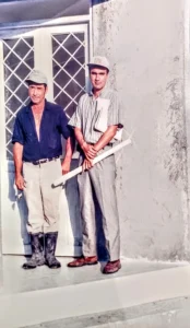 FOTOGRAFÍA ARQ MANUEL AUGUSTO LAGOS Y MAESTRO EN OBRA CANTABRIA 1993