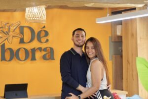 Fotografía de Kely y Ricardo propietarios de Débora Café