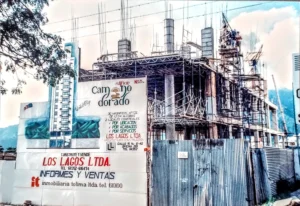 FOTOGRAFÍA EDIFICIO CAMINO DORADO EN CONSTRUCCION 1995