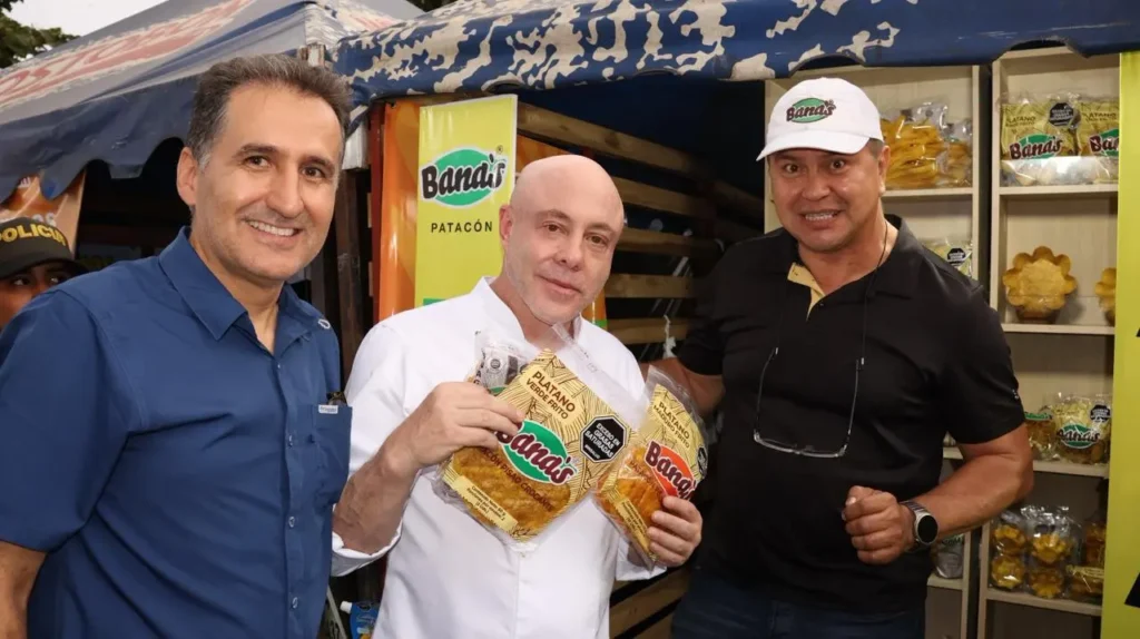 Fotografía Jorge Rausch, Carlos Enciso y propietario de Bana’s