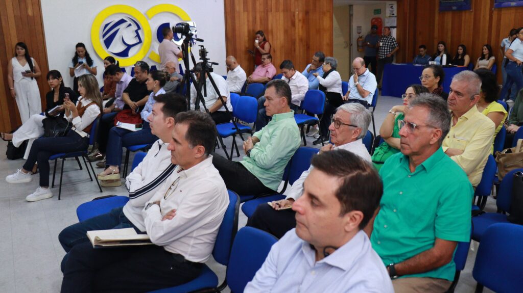 Plano general del público que asistió al foro compromisos por el Tolima