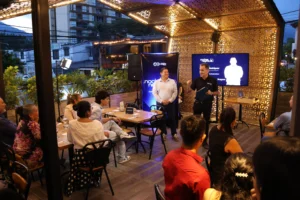 La Cámara de Comercio de Ibagué lidera un encuentro del programa Noches Negras, donde empresarios y asistentes participan en un espacio de diálogo y aprendizaje colectivo