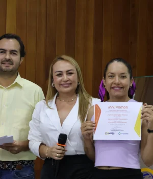 Entrega de certificado a participante